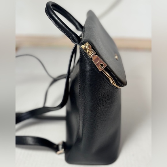 DKNY Bryant Top Zip Backpack Black Gold Hard wear Like New Roomy Bag Stylish - Picture 4 of 8